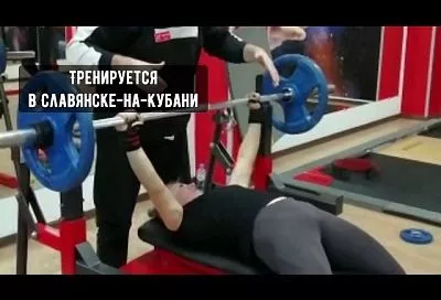 Сильная женщина. Зачем вице-чемпионка мира по пауэрлифтингу работает на ферме и ухаживает за телятами