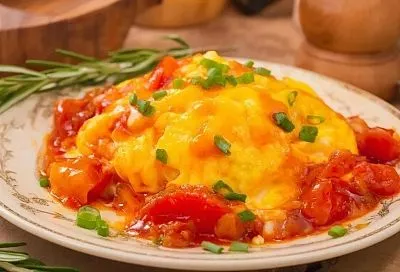 Жарим яйца, как китайцы: ужин с азиатской ноткой за 15 минут вместо обычного омлета