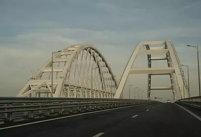 Движение по Крымскому мосту временно остановлено