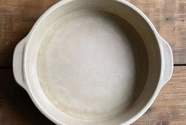 Как очистить противень и формы для выпечки: советы по уходу за разными материалами