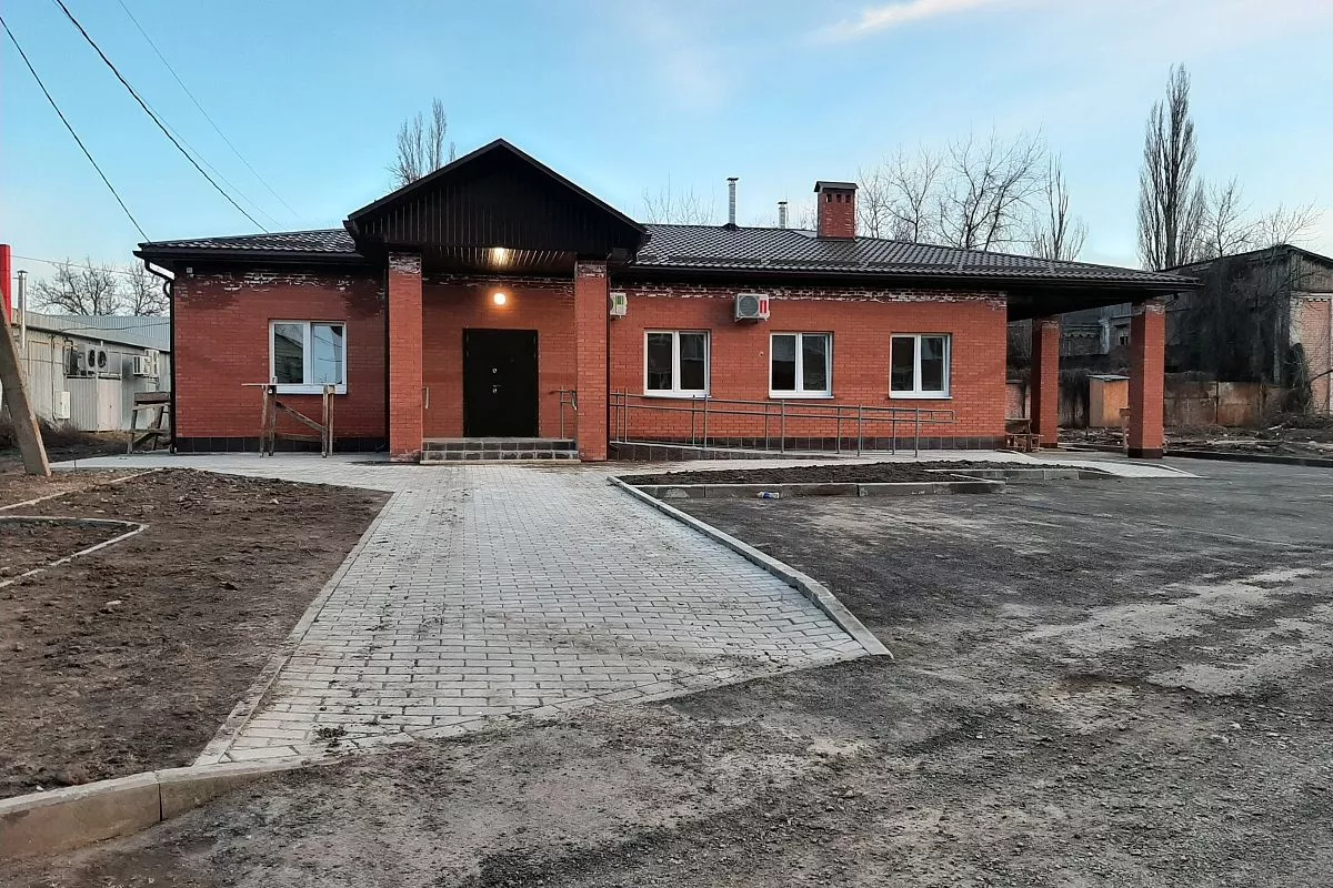 По нацпроекту «Здравоохранение» было открыто новое здание амбулатории врача общей практики в Новокубанском микрорайоне РОСНИИТИМ.