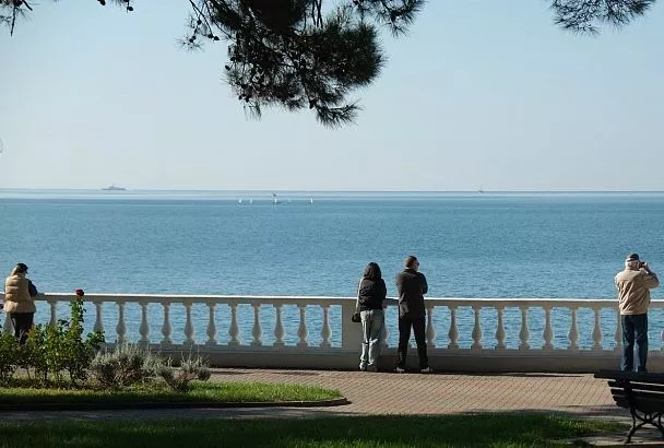 Черное море стремительно остывает: какая температура воды на курортах Краснодарского края