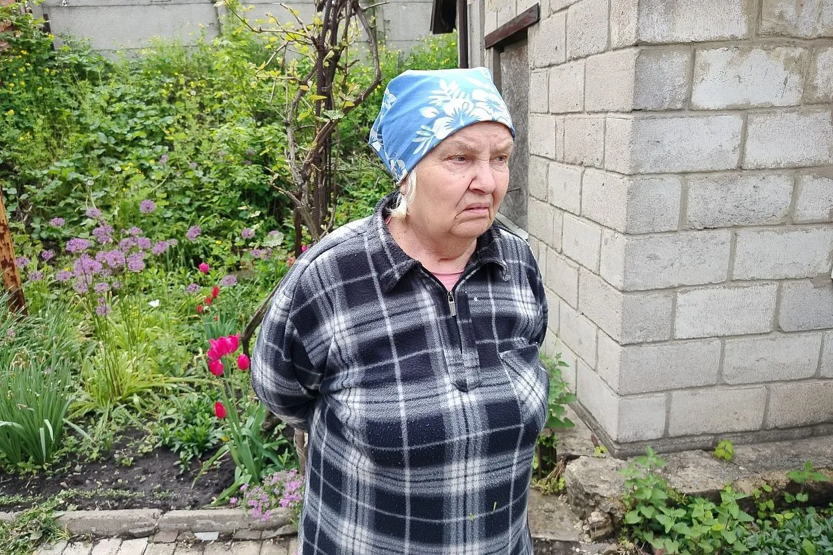 Вера, мать Ирины: «Во время обстрелов сколько в подвале сидели, даже ночевали там!» Вера, мать Ирины: «Во время обстрелов сколько в подвале сидели, даже ночевали там!»