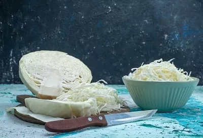 Салат из свежей капусты с уксусом: тот самый, как из советской столовой, но без долгой мариновки