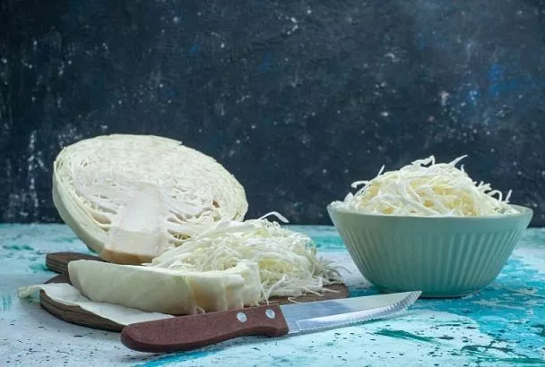 Салат из свежей капусты с уксусом: тот самый, как из советской столовой, но без долгой мариновки