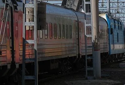 Железнодорожный мост поврежден при атаке БПЛА в Ростовской области: движение поездов остановлено