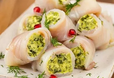 Закуска на Новый год 2026: рулетики с тремя ингредиентами — быстро, вкусно и элегантно