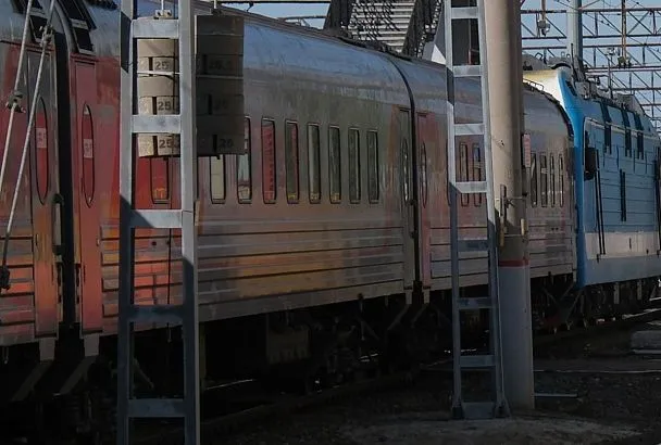 Железнодорожный мост поврежден при атаке БПЛА в Ростовской области: движение поездов остановлено