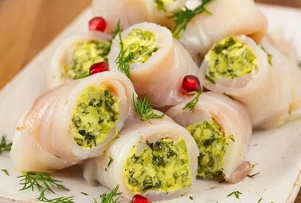 Закуска на Новый год 2026: рулетики с тремя ингредиентами — быстро, вкусно и элегантно