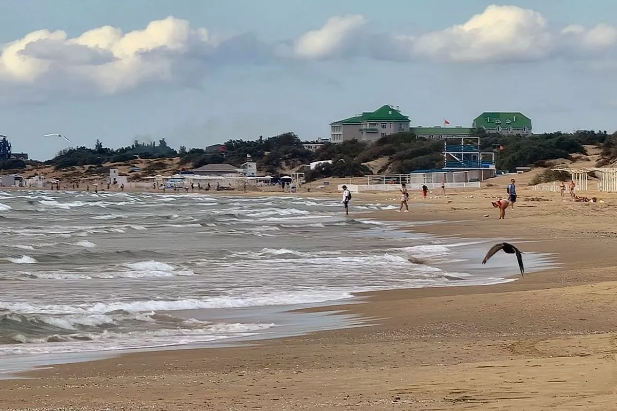 На каких пляжах Краснодарского края не успела остыть морская вода