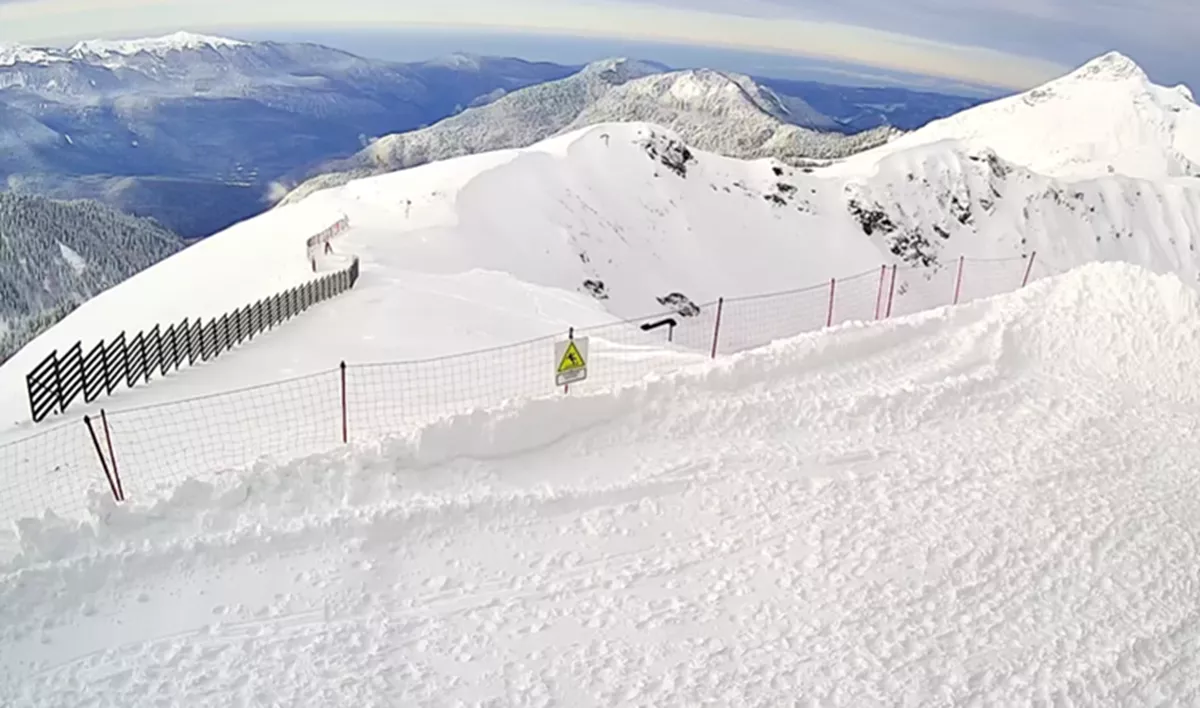 На 10 сантиметров выросли сугробы в горах под Сочи за сутки