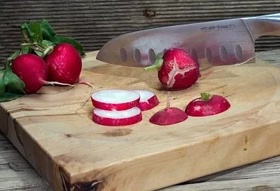 Выжимаю сок из редиски и застарелый кашель как рукой снимает. Рецепт народной медицине, которые проверен не одни поколение россиян