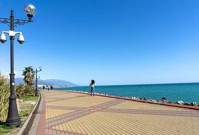 Черное море у берегов популярного курорта в Краснодарском крае стало теплее