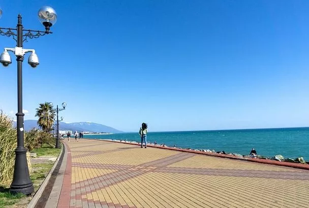 Черное море у берегов популярного курорта в Краснодарском крае стало теплее