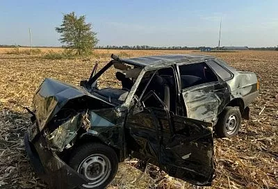 ВАЗ влетел в микроавтобус в Гулькевичском районе. Пострадали три человека