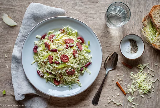 Салат «Бедный рыцарь»: из остатков в холодильнике — в щедрую миску вкусноты