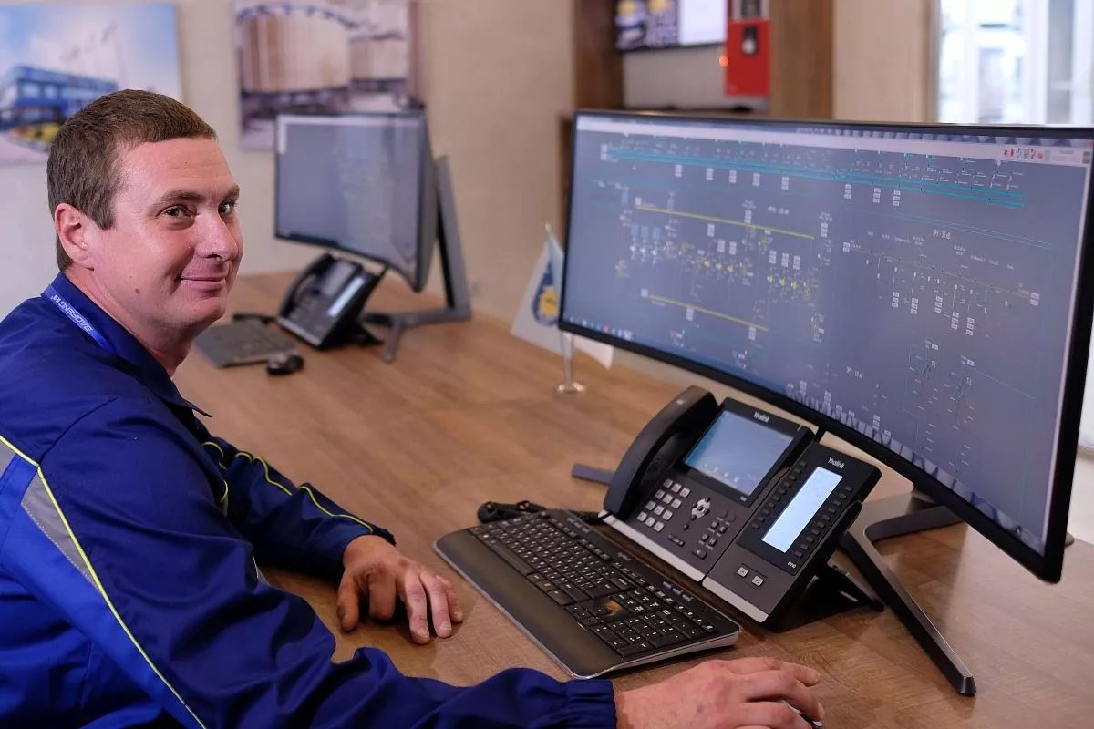 Энергомост, присоединивший полуостров, работает в оба направления в зависимости от пиков потребления.