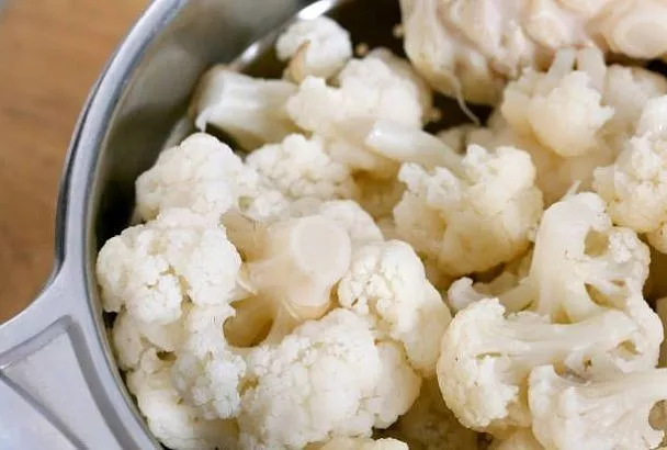 Стейк из цветной капусты для любого случая: просто, вкусно, эффектно