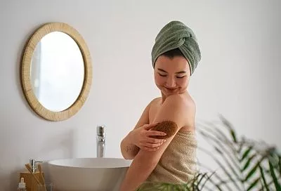 За что вы себя так НЕ любите?! Вот к каким последствиям может привести попытка перенять у блогеров привычку каждое утро тереть свое тело сухой щеткой