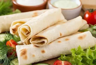 Идея для ленивого воскресенья: ароматные трубочки из лаваша