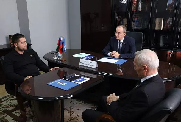 Председатель кубанского парламента Юрий Бурлачко провел прием граждан
