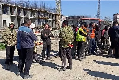 Полицейские утроили облаву на мигрантов-нелегалов на стройке в Краснодаре