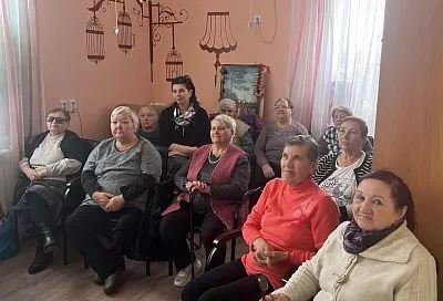 Согрели сердца дедушек и бабушек