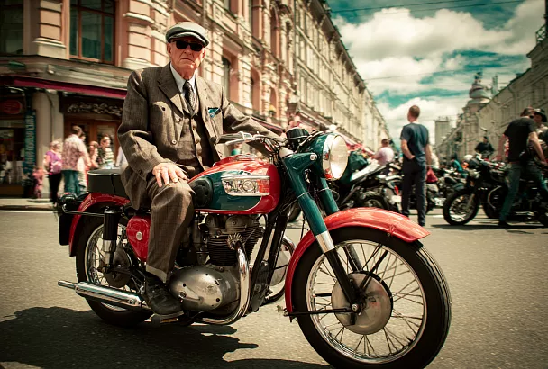 «Мне уже поздно всё менять». Три установки, которые незаметно ломают вашу жизнь