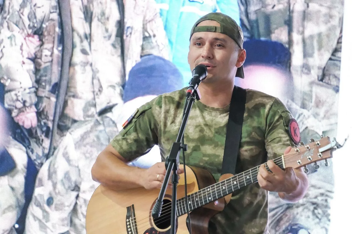 Артем Кальянов исполнил свои знаменитые хиты, которые так полюбили многие за честность, эмоции и духоподъемность. Артем Кальянов исполнил свои знаменитые хиты, которые так полюбили многие за честность, эмоции и духоподъемность.