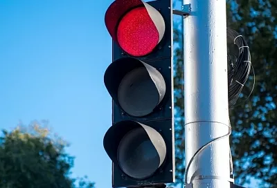 Будьте внимательны: в Краснодаре на перекрестке улиц Октябрьской и им. Ленина на три дня отключат светофоры