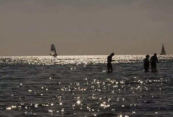 Черное море на курортах Краснодарского края перестало остывать
