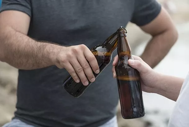 Всех алкашей разгонят: россиянам анонсировали долгожданный закон о «наливайках» 