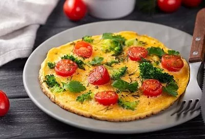 Решила сделать фриттату, оказалось, что это омлет: как приготовить главный итальянский завтрак