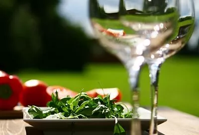 Вино с пользой: доктор Морозов раскрыл приятный рецепт от весеннего авитаминоза