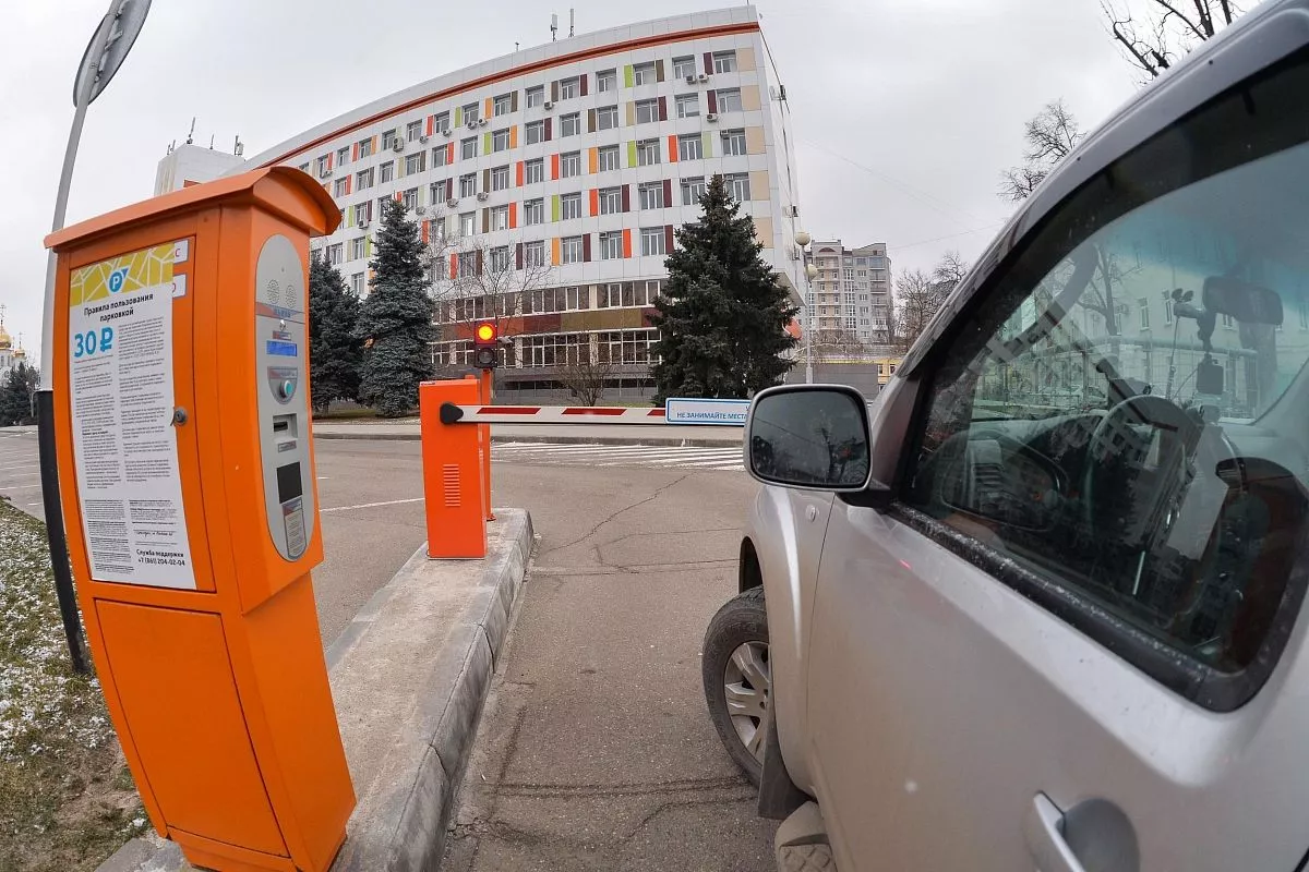 Парковка у Детского консультативно-диагностического центра