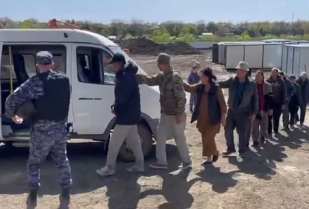 Силовики поймали мигрантов-нелегалов на стройке в Армавире