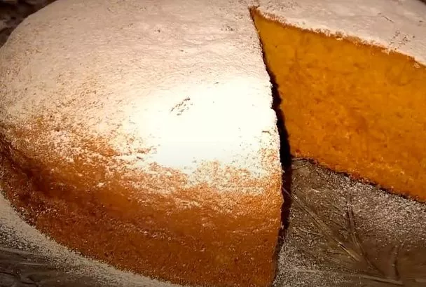 Пирог из того, что есть дома: рецепт с чайной заваркой и вареньем творит чудеса!