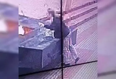 Полиция установила личность девушки, поджигавшей ветки от Вечного огня на Кубани