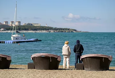 «Вода в нашей бухте чистая»: мэр Геленджика заявил, что море у берегов курорта соответствует нормам