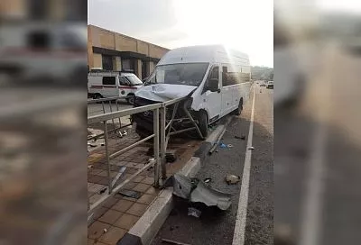 «Пункт назначения». Труба дорожного ограждения пробила кузов «Газели» и проткнула ногу водителя на Кубани