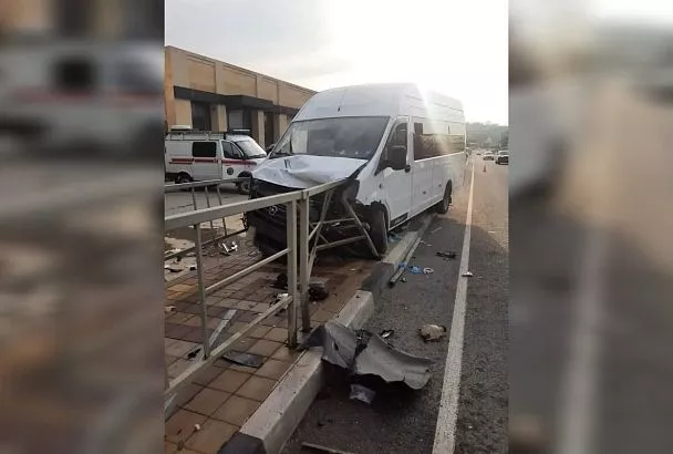 «Пункт назначения». Труба дорожного ограждения пробила кузов «Газели» и проткнула ногу водителя на Кубани
