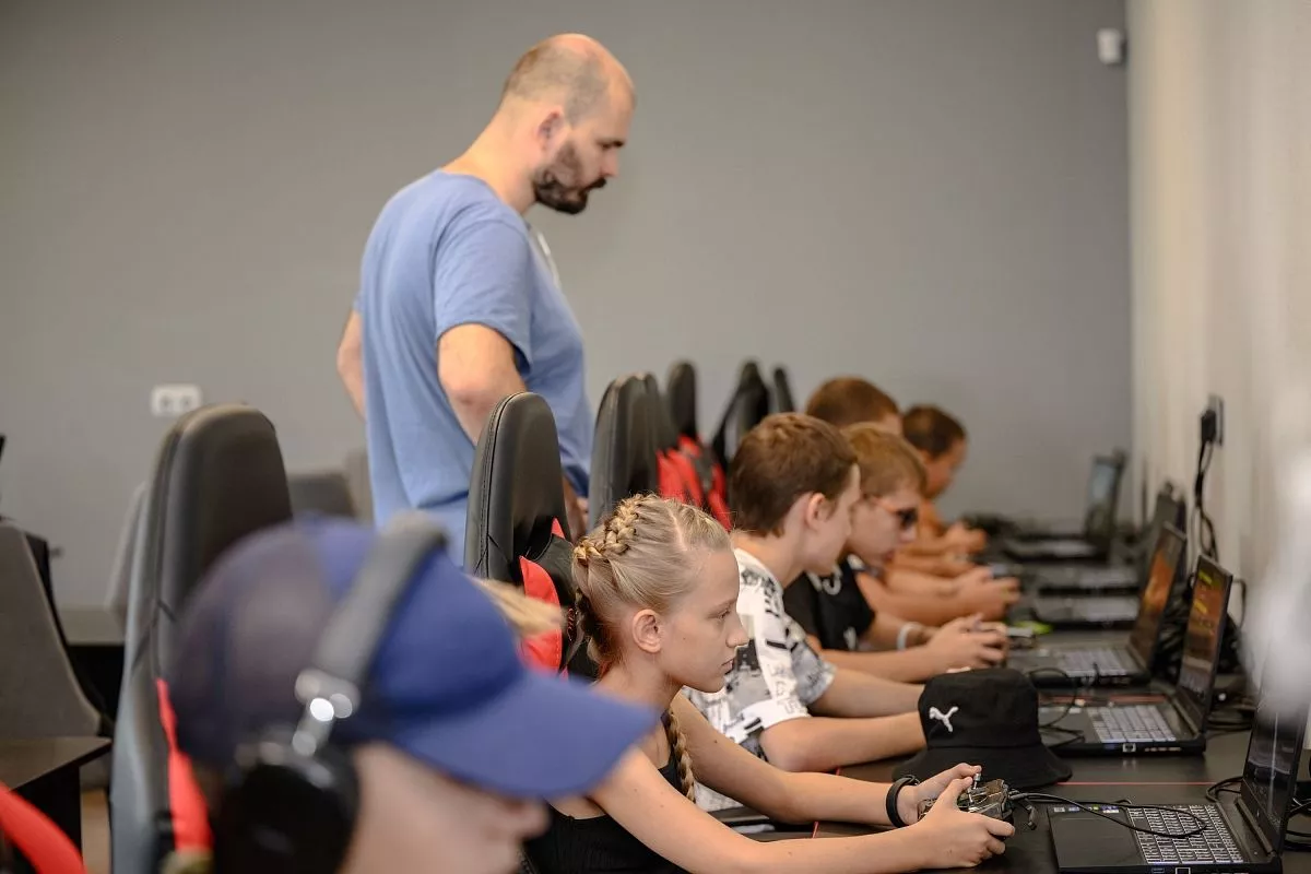 В Краснодаре бесплатная секция по гонкам дронов открылась в январе 2024 года на базе стадиона «Динамо».