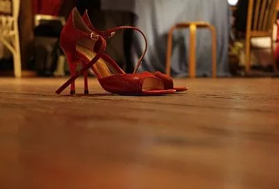 Спуститесь на землю: любовь к высоким каблукам может отнять у женщин и красоту, и здоровье