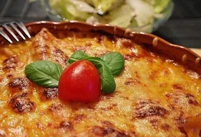 Когда хочется перекусить чем-то вкусным, но нет желания долго стоять у плиты, готовлю ленивый капустный пирог. Даже духовку не использую