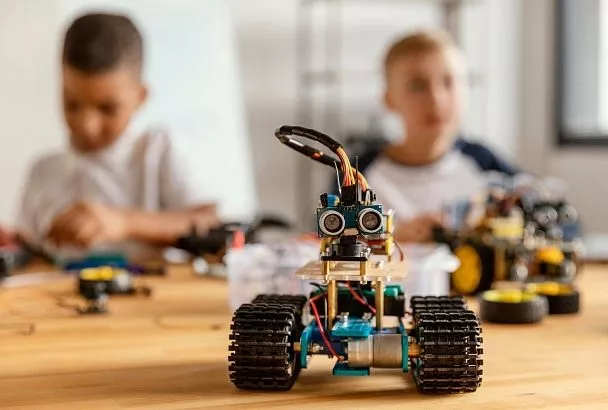 Зарплаты в робототехнике в России выросли на 14% за год — до почти 80 тыс. рублей