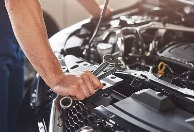 Больше 130 тыс. рублей платят работникам автосервисов на Кубани