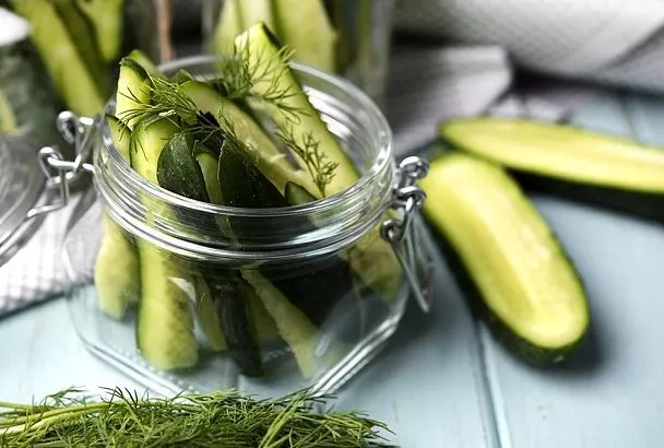 Хрустящее лето за 5 часов: ваш идеальный рецепт малосольных огурцов в мешочке