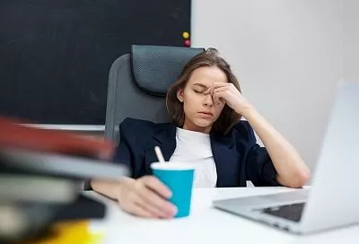 Почему нет сил и желания жить счастливо: врач назвал самую частую причину 