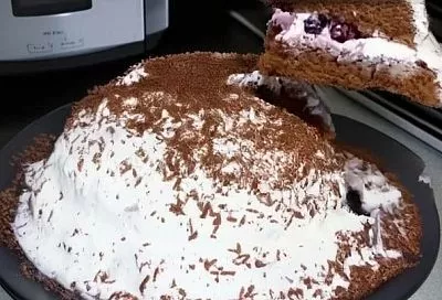 Шоколадный торт в микроволновке за 7 минут: взбиваем тесто — и влажный, как брауни, десерт без духовки