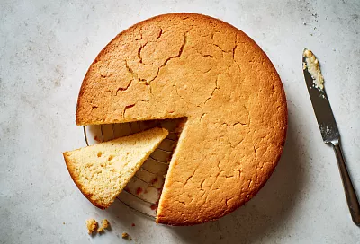 Быстрый пирог с халвой: сдобный, нежный, с ярким вкусом